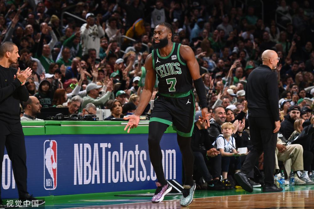 [国际足球]绍洛伊右路传中 格雷戈里奇头槌破门.