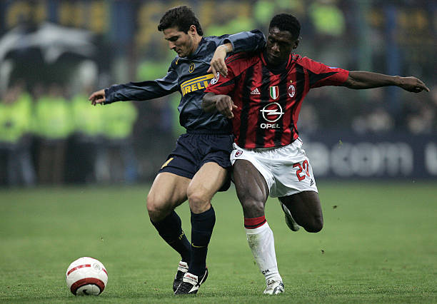 透露了他的 透露了他的